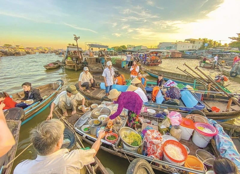 Cai Rang Floating Market, A Highlight of Mekong Delta