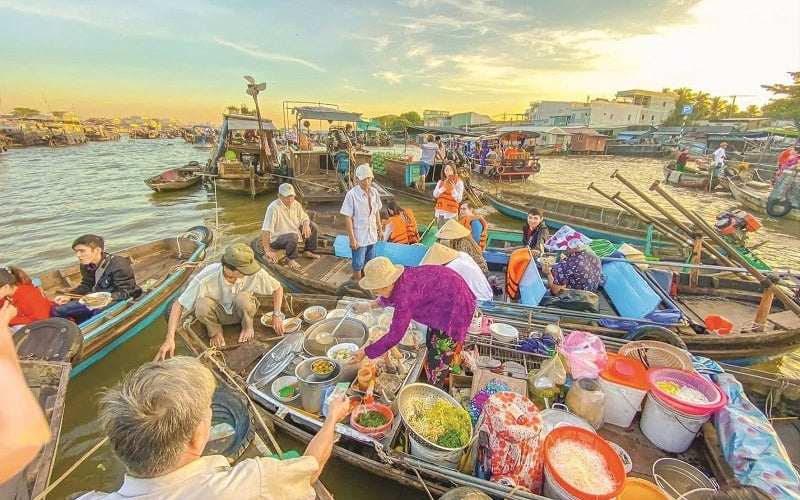 Cai Rang Floating Market, A Highlight of Mekong Delta