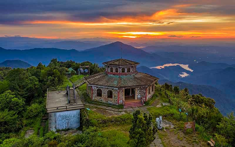 Trekking in Bach Ma National Park