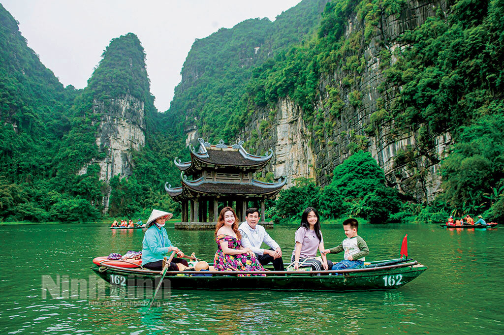 18D17N: HOCHIMINH-MEKONG-CUCHI-DANANG-HOIAN HANOI-SAPA-NINHBINH-HALONGBAY