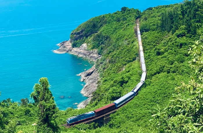 Central Vietnam Harmony – From Golden Peaks to Imperial Heritage