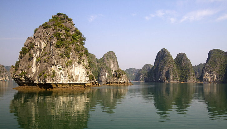 1D - HALONG BAY:  HALONG BAY ON CRUISE