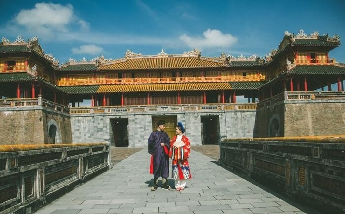 1D - HUE IMPERIAL CITY – THIEN MU PAGODA KHAI DINH TOMB – HAI VAN TUNNEL ROUTE
