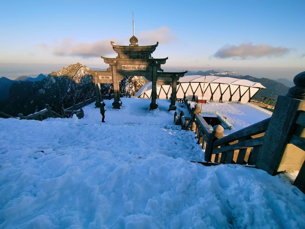 2D2N-SAPA:  SAPA-CAT CAT/ TA VAN–O QUY HO PASS RONG MAY GLASS BRIDGE