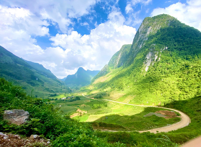 3D4N - CAO BANG - BAN GIOC:  BAN GIOC WATERFALL – NGUOM NGAO (TIGER) CAVE ANGEL EYE MOUNTAIN - NGOC CON VALLEY &  KHAU COC TRA LAKE