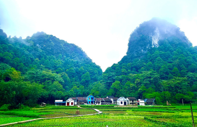 3D4N - CAO BANG - BAN GIOC:  BAN GIOC WATERFALL – NGUOM NGAO (TIGER) CAVE ANGEL EYE MOUNTAIN - NGOC CON VALLEY &  KHAU COC TRA LAKE