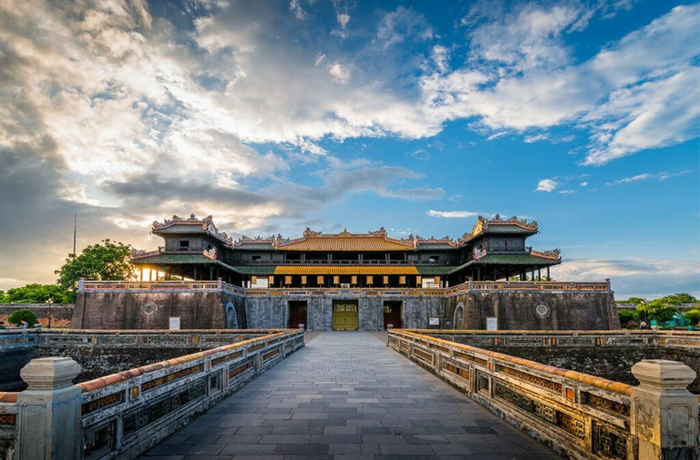 1D - HUE IMPERIAL CITY – THIEN MU PAGODA KHAI DINH TOMB – HAI VAN TUNNEL ROUTE
