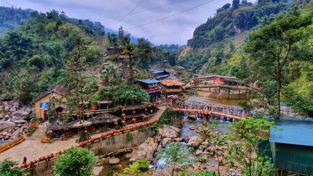 2D2N-SAPA:  SAPA-CAT CAT/ TA VAN–O QUY HO PASS RONG MAY GLASS BRIDGE