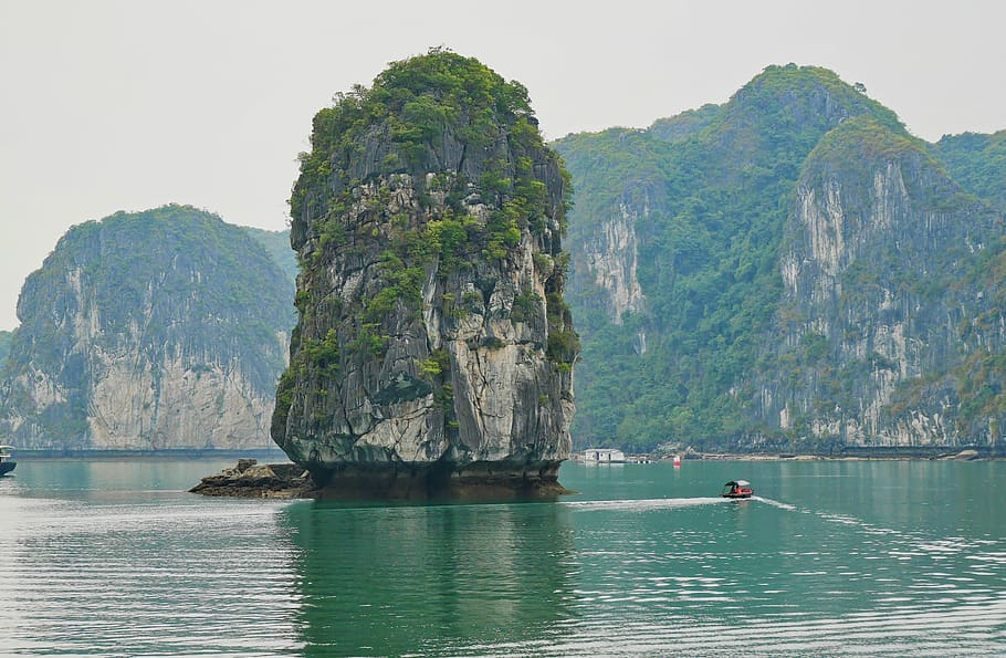 1D - HALONG BAY:  HALONG BAY ON CRUISE