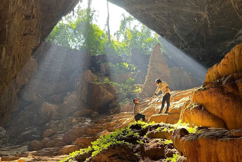 3D4N - CAO BANG - BAN GIOC:  BAN GIOC WATERFALL – NGUOM NGAO (TIGER) CAVE ANGEL EYE MOUNTAIN - NGOC CON VALLEY &  KHAU COC TRA LAKE
