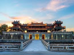 1D - HUE IMPERIAL CITY – THIEN MU PAGODA KHAI DINH TOMB – HAI VAN TUNNEL ROUTE