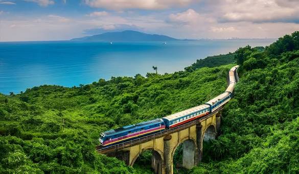 12D11N Rail Experience: HA NOI-HALONG BAY-NINH BINH-DA NANG-HOI AN-NHA TRANG-HO CHI MINH CITY