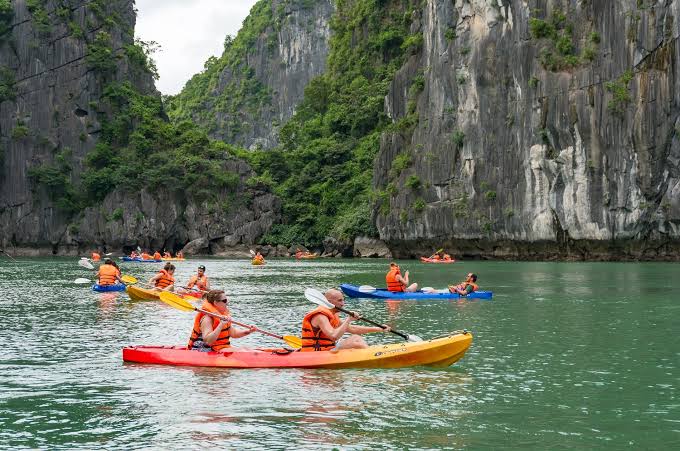 12D11N Rail Experience: HA NOI-HALONG BAY-NINH BINH-DA NANG-HOI AN-NHA TRANG-HO CHI MINH CITY