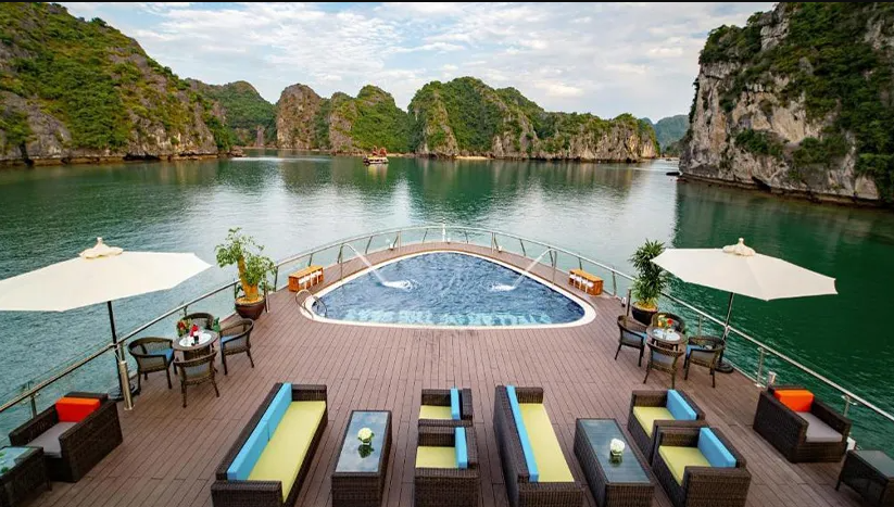 Vietnam Essence: From North to South
