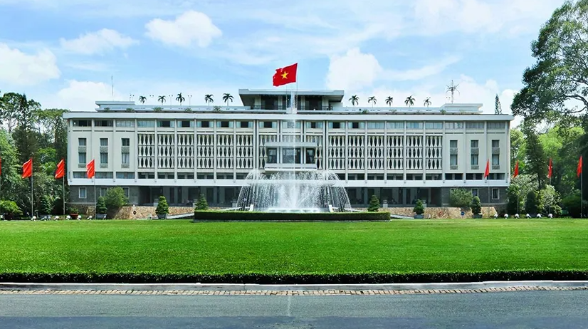 Vietnam Essence: From North to South