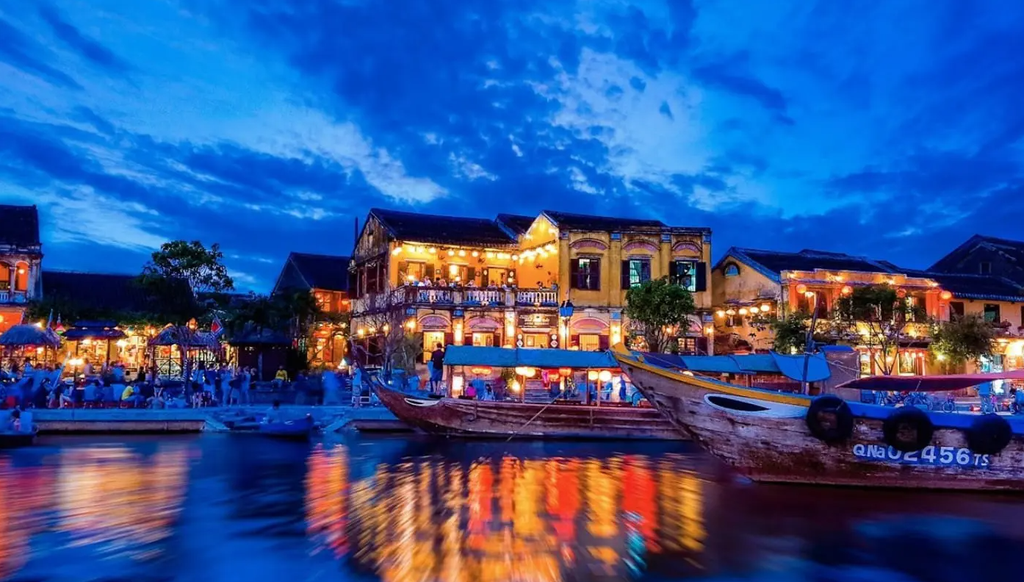 Vietnam Essence: From North to South