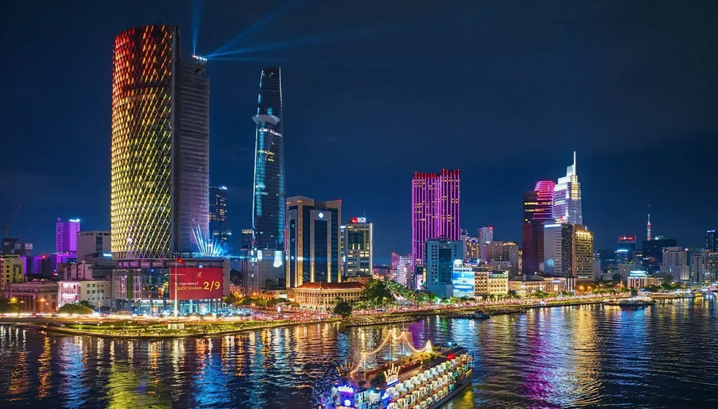 Vietnam Essence: From North to South