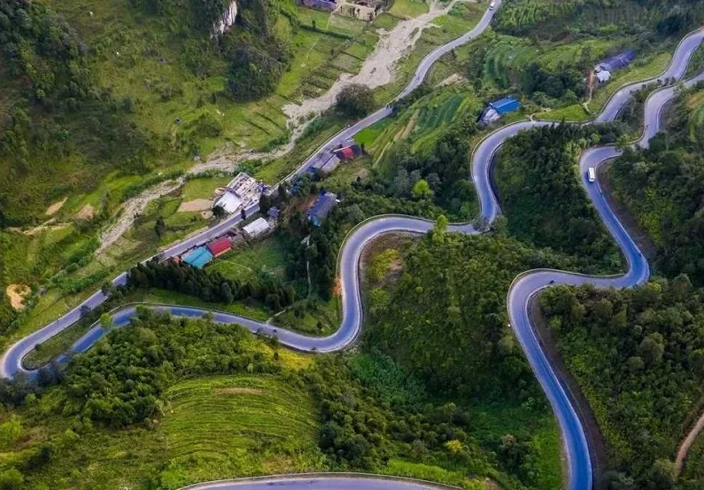 3D4N - CAO BANG - BAN GIOC:  BAN GIOC WATERFALL – NGUOM NGAO (TIGER) CAVE ANGEL EYE MOUNTAIN - NGOC CON VALLEY &  KHAU COC TRA LAKE