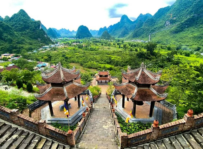 3D4N - CAO BANG - BAN GIOC:  BAN GIOC WATERFALL – NGUOM NGAO (TIGER) CAVE ANGEL EYE MOUNTAIN - NGOC CON VALLEY &  KHAU COC TRA LAKE
