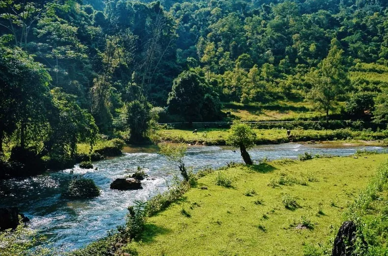 3D4N - CAO BANG - BAN GIOC:  BAN GIOC WATERFALL – NGUOM NGAO (TIGER) CAVE ANGEL EYE MOUNTAIN - NGOC CON VALLEY &  KHAU COC TRA LAKE