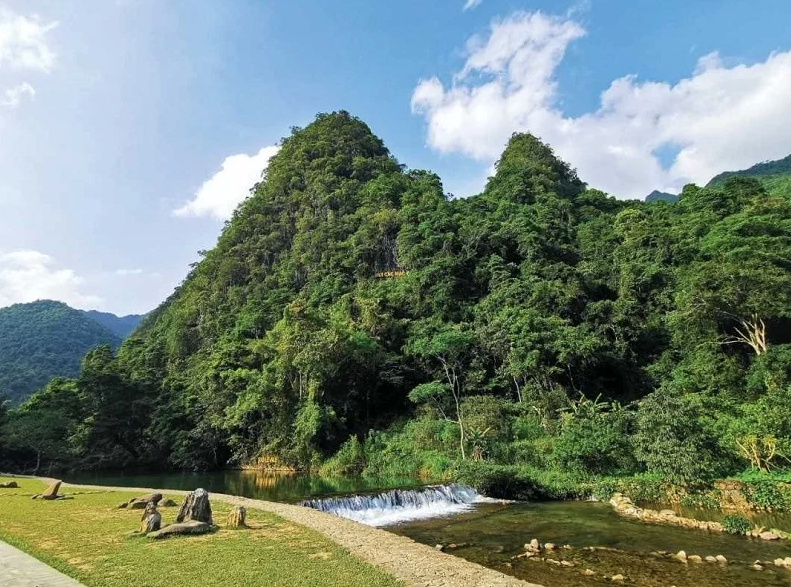 3D4N - CAO BANG - BAN GIOC:  BAN GIOC WATERFALL – NGUOM NGAO (TIGER) CAVE ANGEL EYE MOUNTAIN - NGOC CON VALLEY &  KHAU COC TRA LAKE