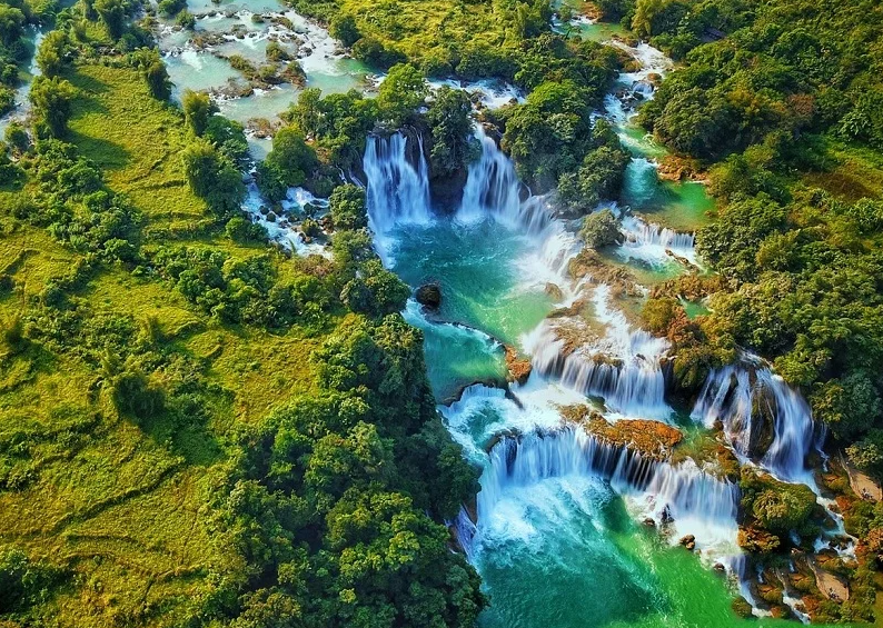 3D4N - CAO BANG - BAN GIOC:  BAN GIOC WATERFALL – NGUOM NGAO (TIGER) CAVE ANGEL EYE MOUNTAIN - NGOC CON VALLEY &  KHAU COC TRA LAKE