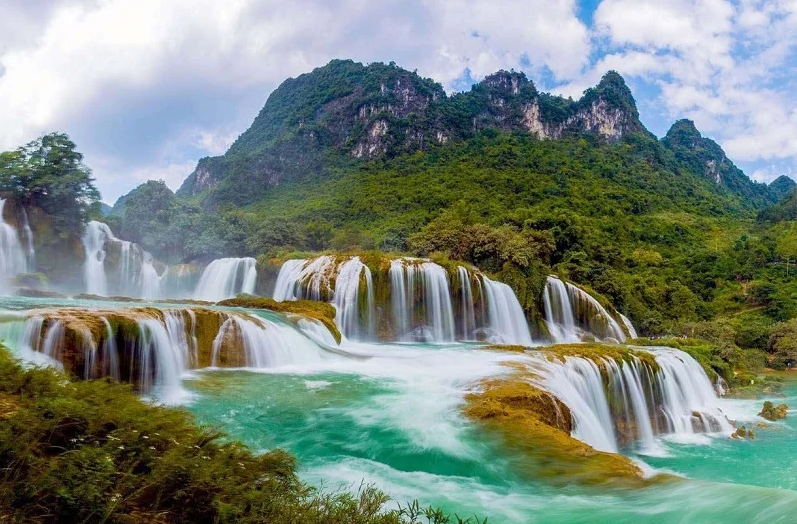 3D4N - CAO BANG - BAN GIOC:  BAN GIOC WATERFALL – NGUOM NGAO (TIGER) CAVE ANGEL EYE MOUNTAIN - NGOC CON VALLEY &  KHAU COC TRA LAKE