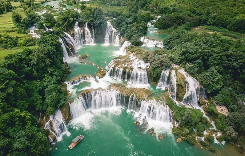 3D4N - CAO BANG - BAN GIOC:  BAN GIOC WATERFALL – NGUOM NGAO (TIGER) CAVE ANGEL EYE MOUNTAIN - NGOC CON VALLEY &  KHAU COC TRA LAKE