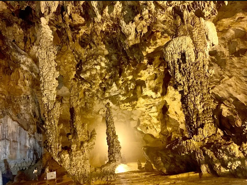 3D4N - CAO BANG - BAN GIOC:  BAN GIOC WATERFALL – NGUOM NGAO (TIGER) CAVE ANGEL EYE MOUNTAIN - NGOC CON VALLEY &  KHAU COC TRA LAKE