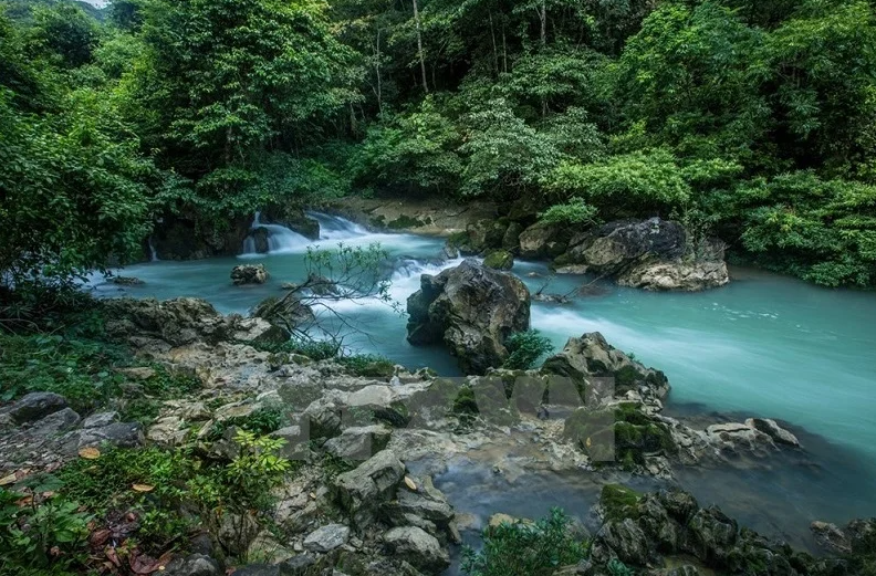 3D4N - CAO BANG - BAN GIOC:  BAN GIOC WATERFALL – NGUOM NGAO (TIGER) CAVE ANGEL EYE MOUNTAIN - NGOC CON VALLEY &  KHAU COC TRA LAKE