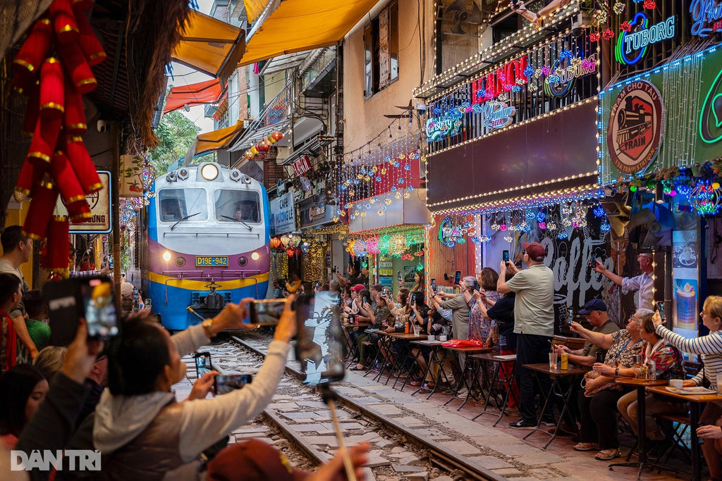 1D - HANOI: CONICAL HAT - INCENSE CRAFT VILLAGES - CITY TOUR